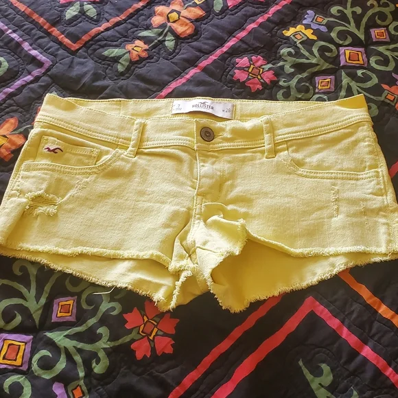 HOLLISTER yellow cheeky shorts sz 7 w28 - Picture 1 of 5